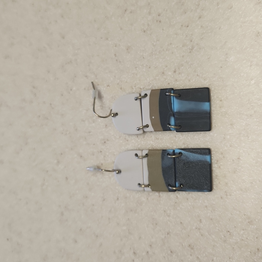 Tan/Black Drop Earrings, GUC
